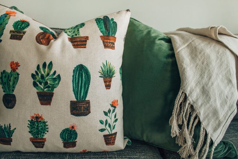 Tips for Creating a Cosy and Inviting Living Room on a Budget