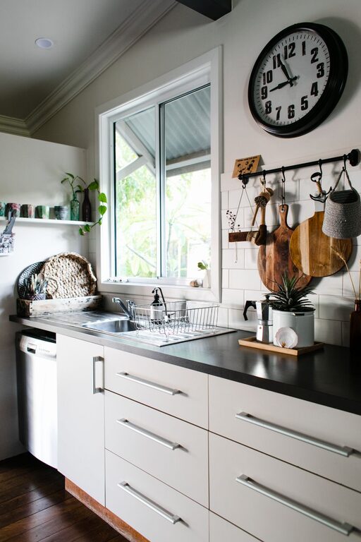 Simple Tips for Organising a Clutter-Free Kitchen Space